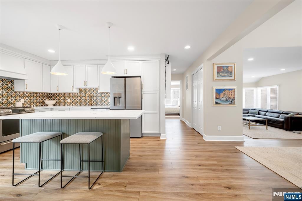 19 Crescent Hollow Court