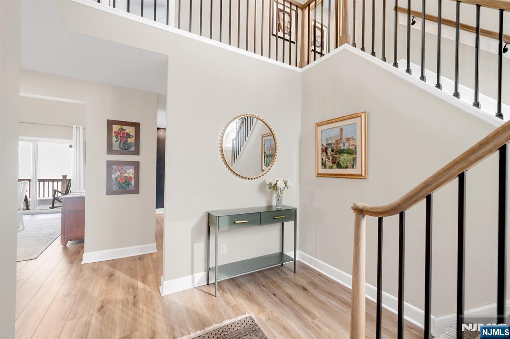 19 Crescent Hollow Court