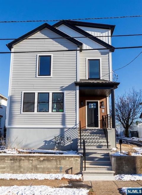 17 Warren Street 2 Bergenfield NJ 07621