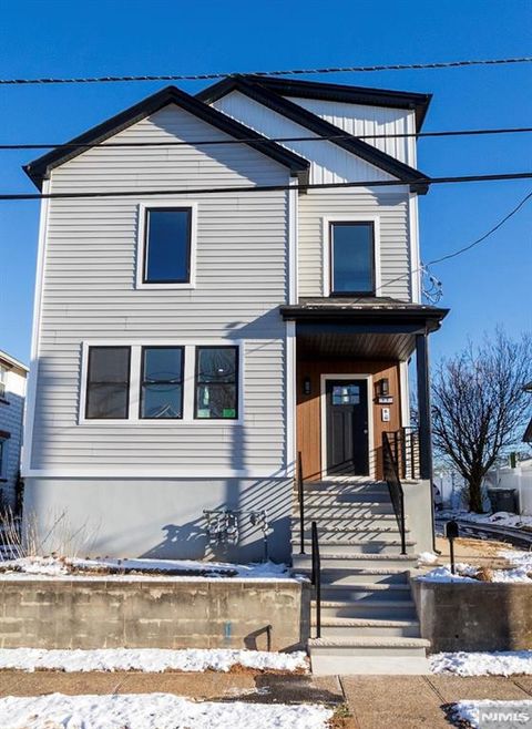 Photo of 17 Warren St #2, Bergenfield, NJ 07621 (MLS # 25042075)