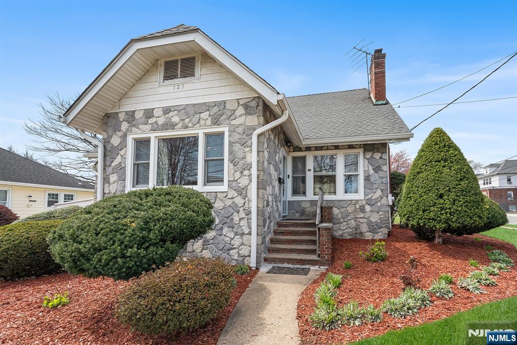 121 Summit Avenue