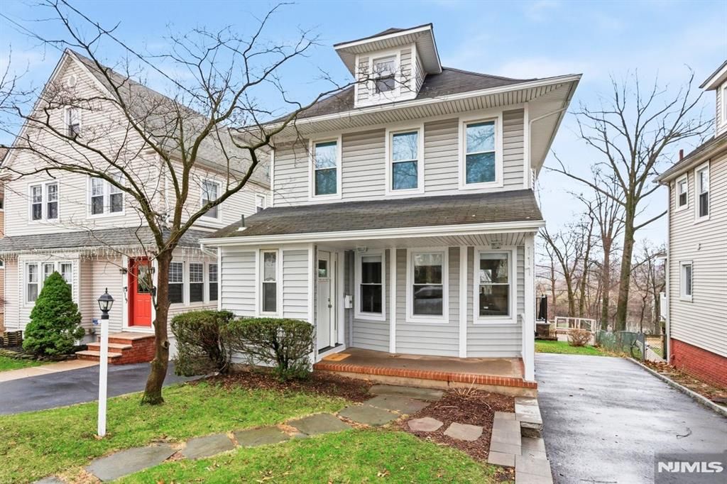 Photo of 117 Overpeck Avenue, Ridgefield Park, NJ 07660 (MLS # 26008756)