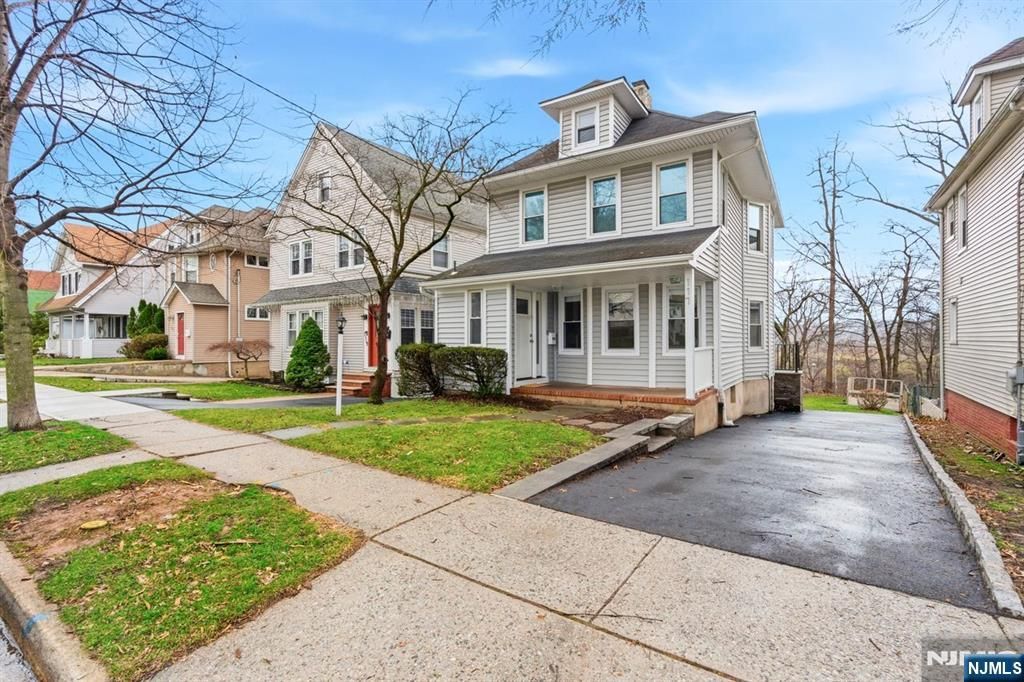 Photo of 117 Overpeck Avenue, Ridgefield Park, NJ 07660 (MLS # 26008756)