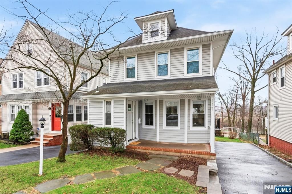 Photo of 117 Overpeck Avenue, Ridgefield Park, NJ 07660 (MLS # 26008756)