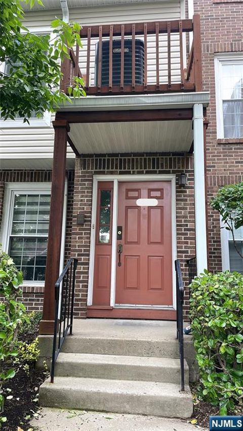 Photo of 376 Village Ct #2211, Fort Lee, NJ 07024 (MLS # 26012449)