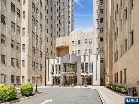 Photo of 4 Beacon Way #412, Jersey City, NJ 07304 (MLS # 25028104)