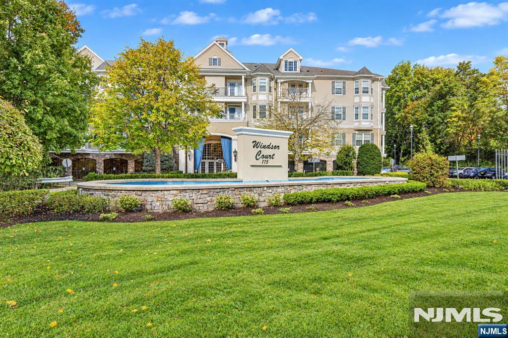 175 Rochelle Avenue 218