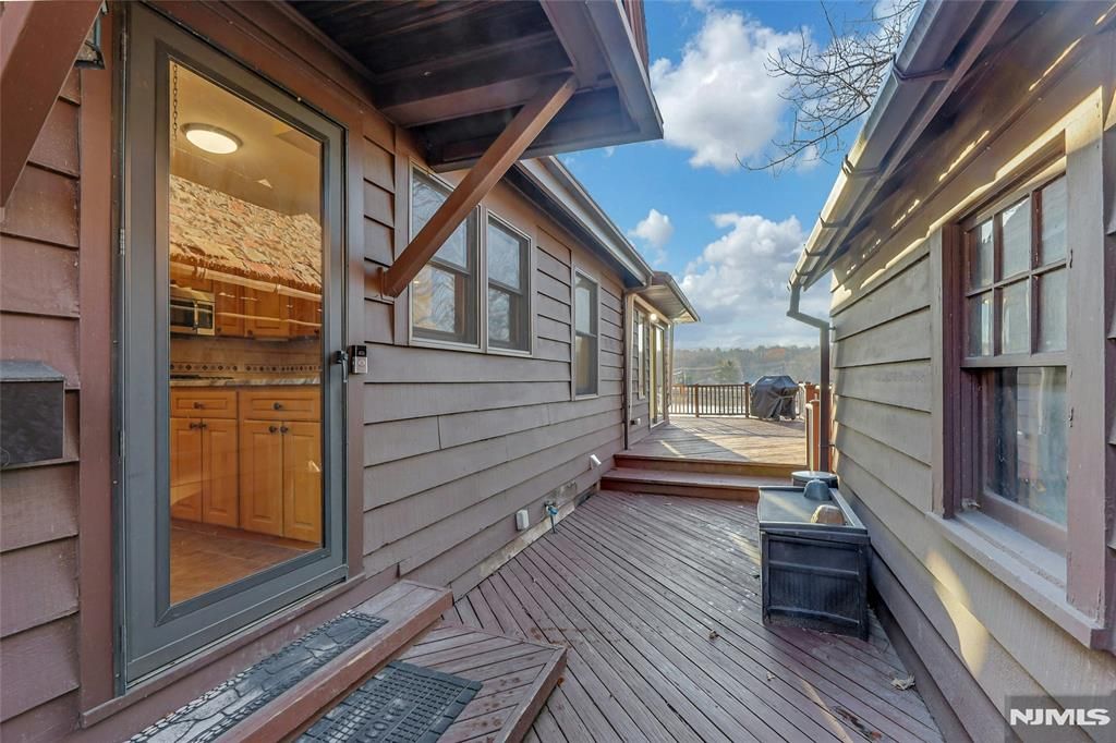 Photo of 10 W Lake Drive, Wayne, NJ 07470 (MLS # 26009060)