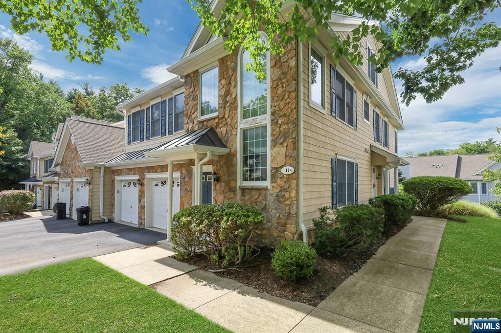 11 Pine Lake Terrace