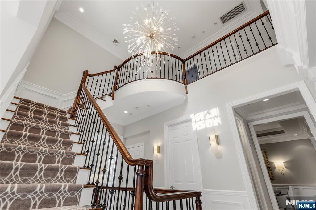 605 Heights Lane