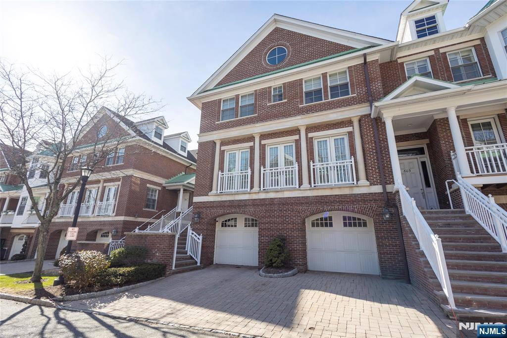605 Heights Lane