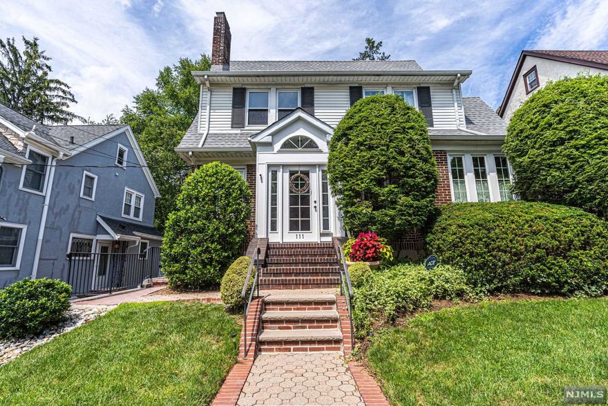 Commuters dream, 15 minutes to NYC. Meticulously maintained home on a tree-lined street, off-street parking. Impeccable home is adorned by stained glass, new windows, custom inlaid hardwood floors- 2nd floor recently refinished. Large LR w/fireplace & adjacent light-filled sitting room. Beautiful updated chef's kitchen with granite, Wolf & Kitchenaid appliances screams entertain with me. 2nd floor has perfectly sized bedrooms w/convenient access to the updated main bath. Full finished attic is zoned separately for heat. Basement w/lots of storage & a remodeled full bath.