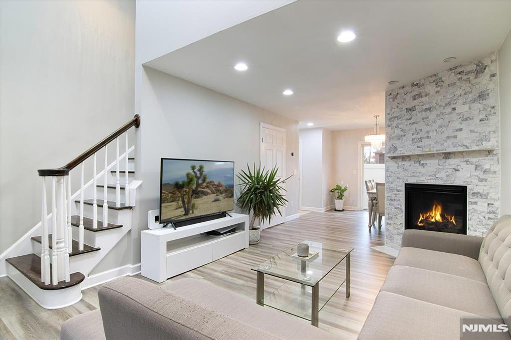 471 N Midland Avenue 10