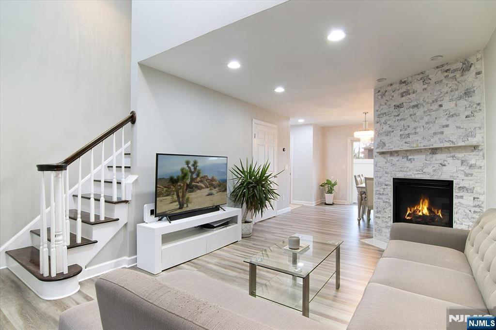 471 N Midland Avenue 10