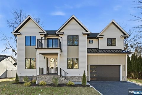 Photo of 4 Maplewood Drive, Livingston, NJ 07039 (MLS # 25042446)