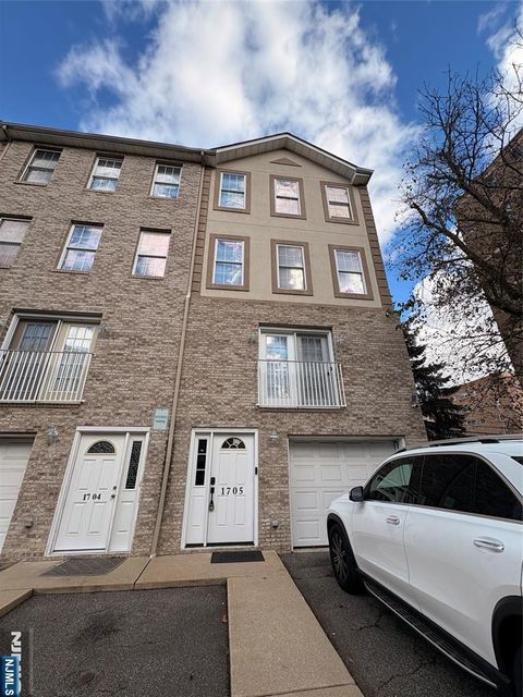 Photo of 17 Zabriskie St #1705, Hackensack, NJ 07601 (MLS # 25042453)