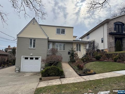 Photo of 800 De Lalla Terrace, Ridgefield, NJ 07657 (MLS # 26007714)