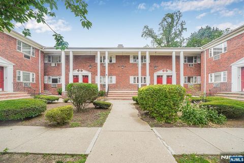 Photo of 640 Franklin Ave #1M, Nutley, NJ 07110 (MLS # 26015813)