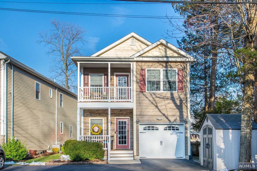 Exceptional Indian Lake Front! Open Floor Plan. All of the charm you'd expect from a lake house lifestyle but also the luxury of new & custom. Completely built in 2012, well designed & open concept. "Lemonade" front porch welcomes you in. Cozy, yet spacious living area with slider & large windows to enjoy four season lake views. Cozy fieldstone gas fireplace enhanced with cultured stone & slate hearth, accent mantle & trim & Peruvian walnut HW Floors throughout. Updated, gourmet kitchen offers maple cabinets, pull out shelves, granite countertops, center island, tiled backsplash & SS appliances. All add a touch of class & character to this lovely laker. Staircase to spacious upstairs w/4 generous sized BDRMS & roomy closets. One offers a fresh air balcony! Convenient 2nd floor laundry. Bright Master w/tray ceilings, large En-Suite, walk-in closet & palladian windows lakeside provides TONS of natural light. A serene, scenic setting on Quiet Sunset Bay.