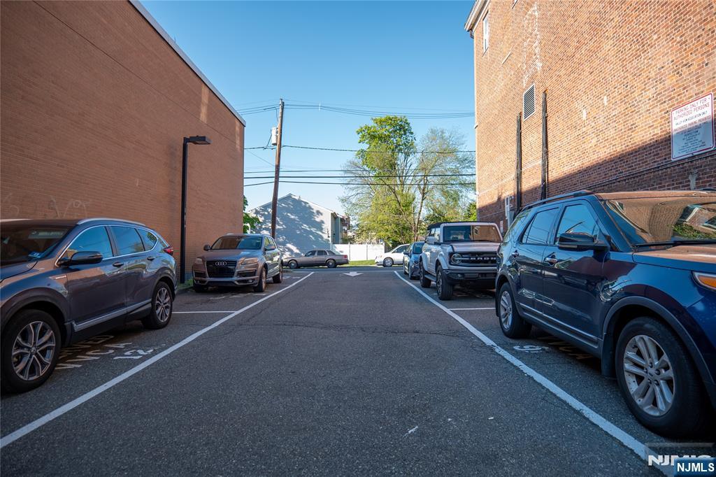 Orange, New Jersey 07050, United States, 2 Bedrooms Bedrooms, ,1 BathroomBathrooms,Residential,Pending,122500