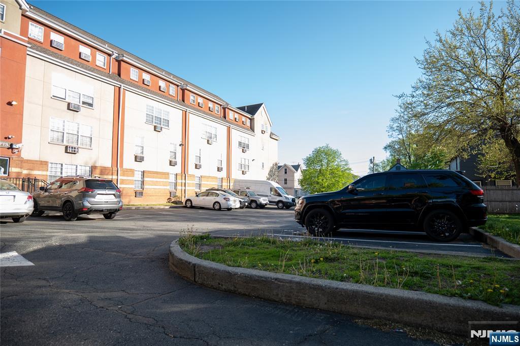 Orange, New Jersey 07050, United States, 2 Bedrooms Bedrooms, ,1 BathroomBathrooms,Residential,Pending,122500