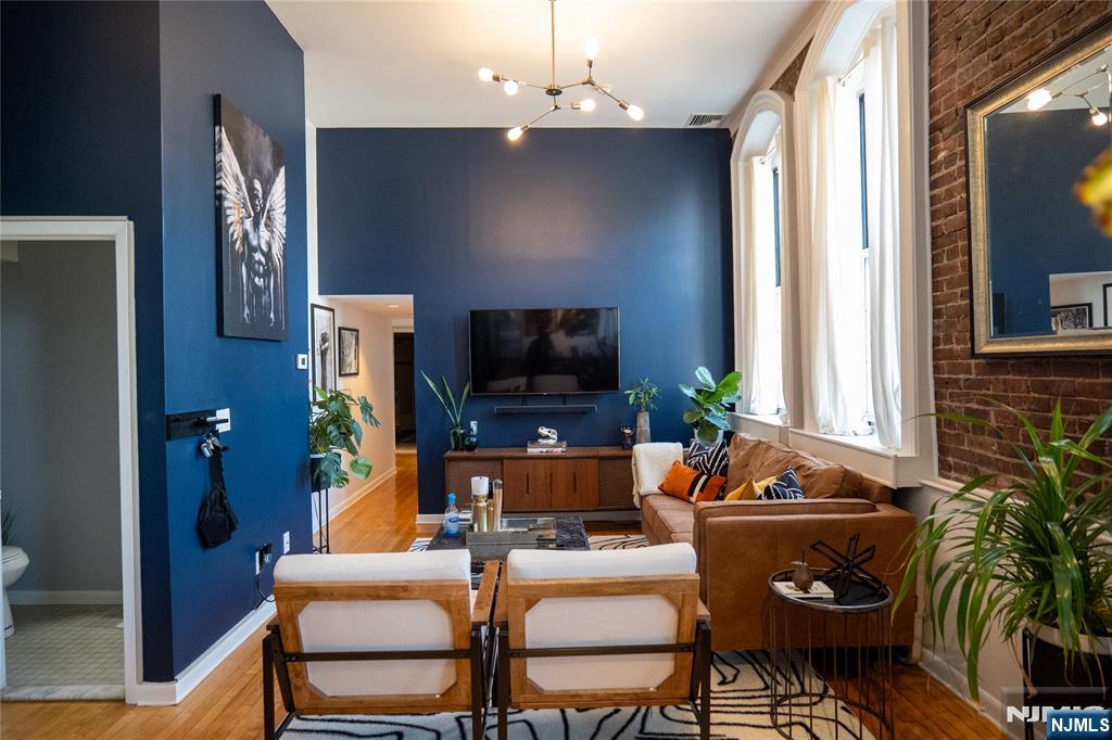 Orange, New Jersey 07050, United States, 2 Bedrooms Bedrooms, ,1 BathroomBathrooms,Residential,Pending,122500