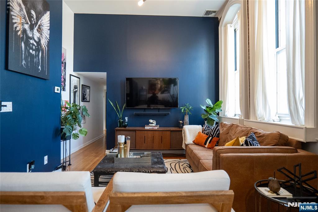 Orange, New Jersey 07050, United States, 2 Bedrooms Bedrooms, ,1 BathroomBathrooms,Residential,Pending,122500