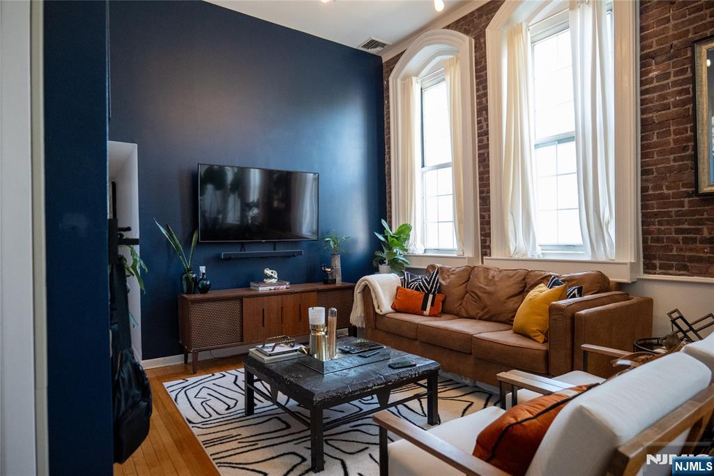 Orange, New Jersey 07050, United States, 2 Bedrooms Bedrooms, ,1 BathroomBathrooms,Residential,Pending,122500