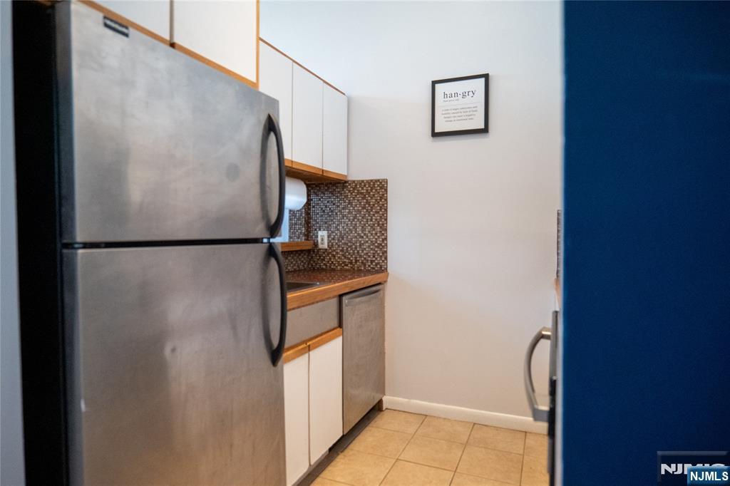 Orange, New Jersey 07050, United States, 2 Bedrooms Bedrooms, ,1 BathroomBathrooms,Residential,Pending,122500