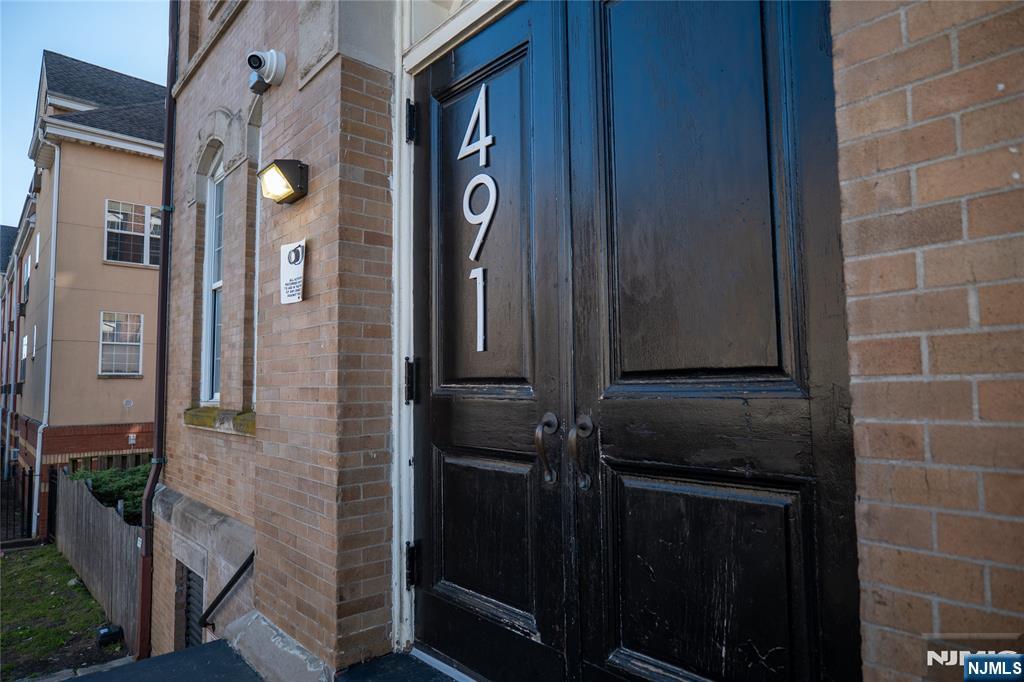 Orange, New Jersey 07050, United States, 2 Bedrooms Bedrooms, ,1 BathroomBathrooms,Residential,Pending,122500