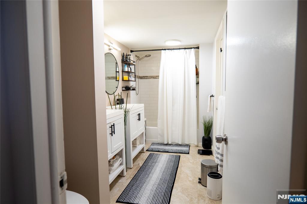 Orange, New Jersey 07050, United States, 2 Bedrooms Bedrooms, ,1 BathroomBathrooms,Residential,Pending,122500