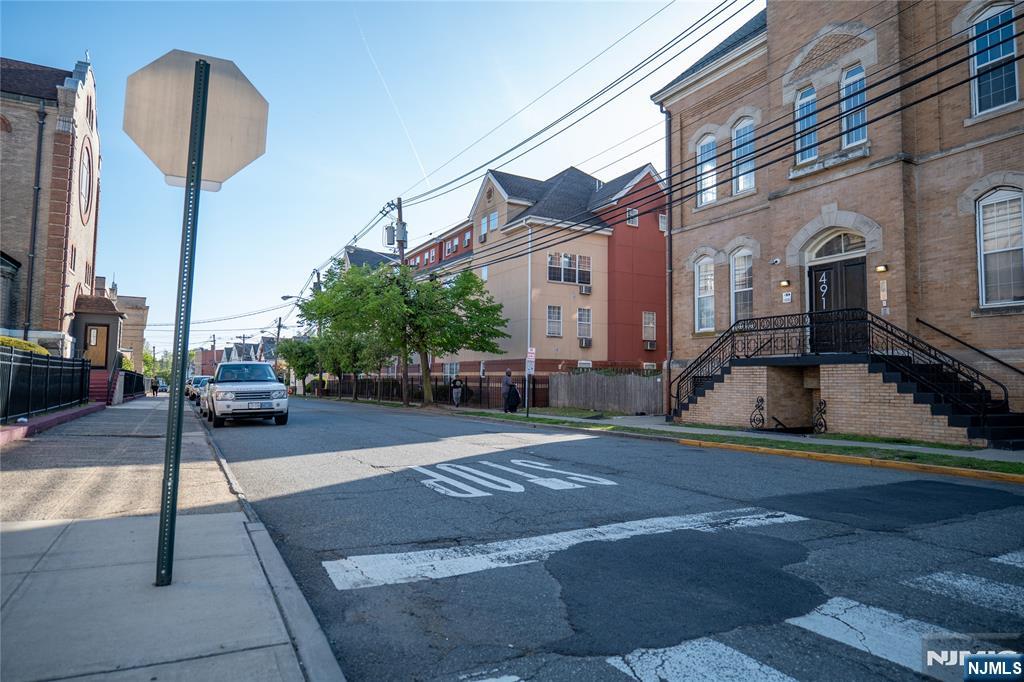 Orange, New Jersey 07050, United States, 2 Bedrooms Bedrooms, ,1 BathroomBathrooms,Residential,Pending,122500