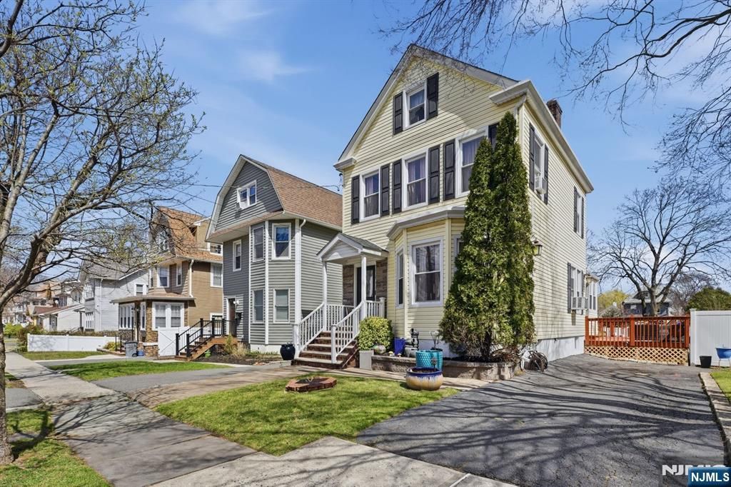 Photo of 385 Berkeley Avenue, Bloomfield, NJ 07003 (MLS # 26010597)