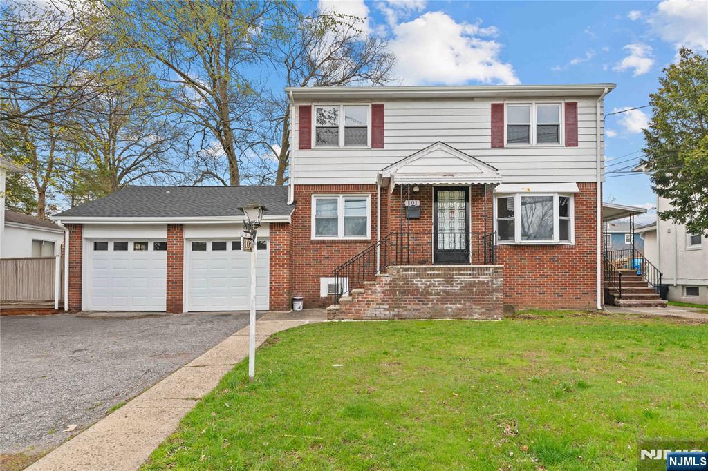 Rental Property at 101 Madison Ave 1, Dumont, New Jersey - Bedrooms: 2 
Bathrooms: 1 
Rooms: 5  - $2,900 MO.