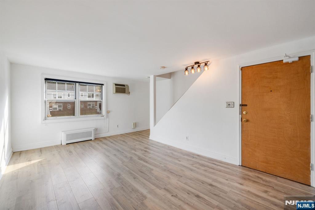 25B Hastings Avenue B