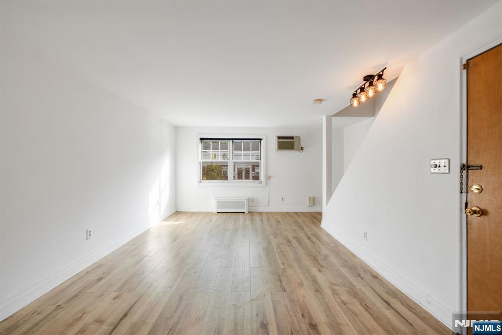25B Hastings Avenue B