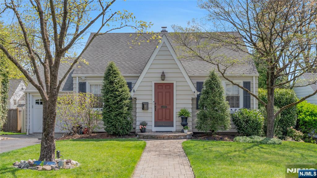 Property for Sale at 430 Lincoln Avenue, Wyckoff, New Jersey - Bedrooms: 3 
Bathrooms: 2 
Rooms: 7  - $699,900