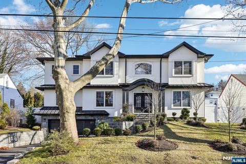 Photo of 298 Buttonwood Drive, Paramus, NJ 07652 (MLS # 26001080)