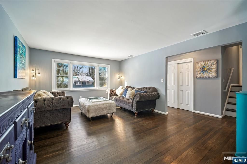 Photo of 16 Windsor Drive, Park Ridge, NJ 07656 (MLS # 26003100)