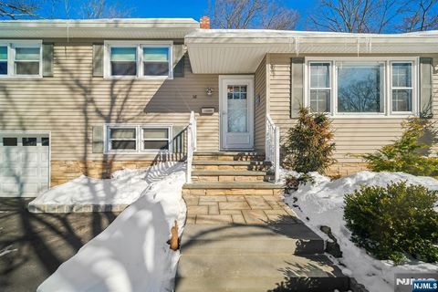Photo of 16 Windsor Drive, Park Ridge, NJ 07656 (MLS # 26003100)