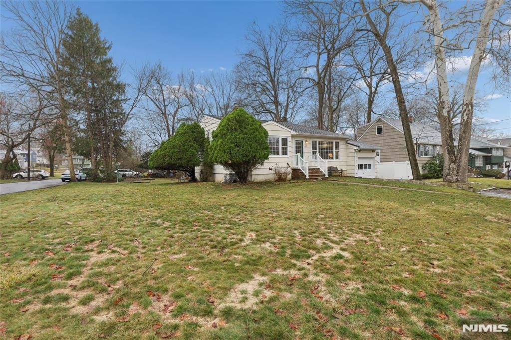 Photo of 70 Walnut Street, Oakland, NJ 07436 (MLS # 26006983)