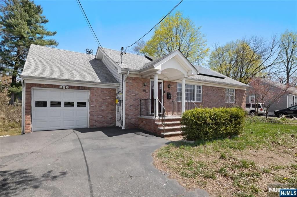 Photo of 35 Ridgewood Avenue, Paramus, NJ 07652 (MLS # 26013115)