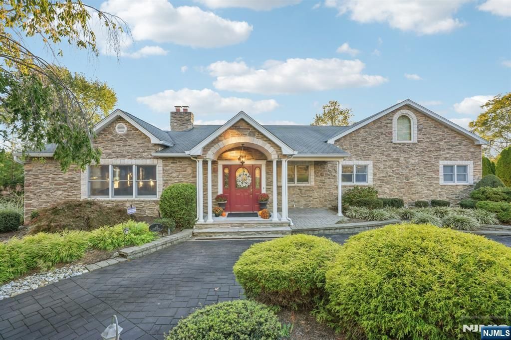 Photo of 23 Surrey Drive, Wayne, NJ 07470 (MLS # 25037667)