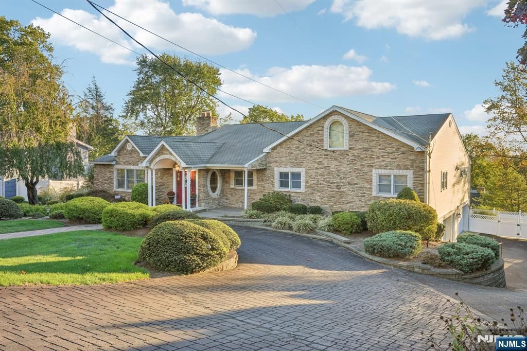Photo of 23 Surrey Drive, Wayne, NJ 07470 (MLS # 25037667)