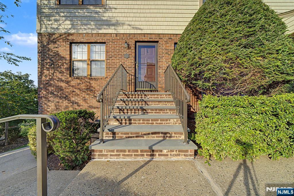 101 Oak Street E7