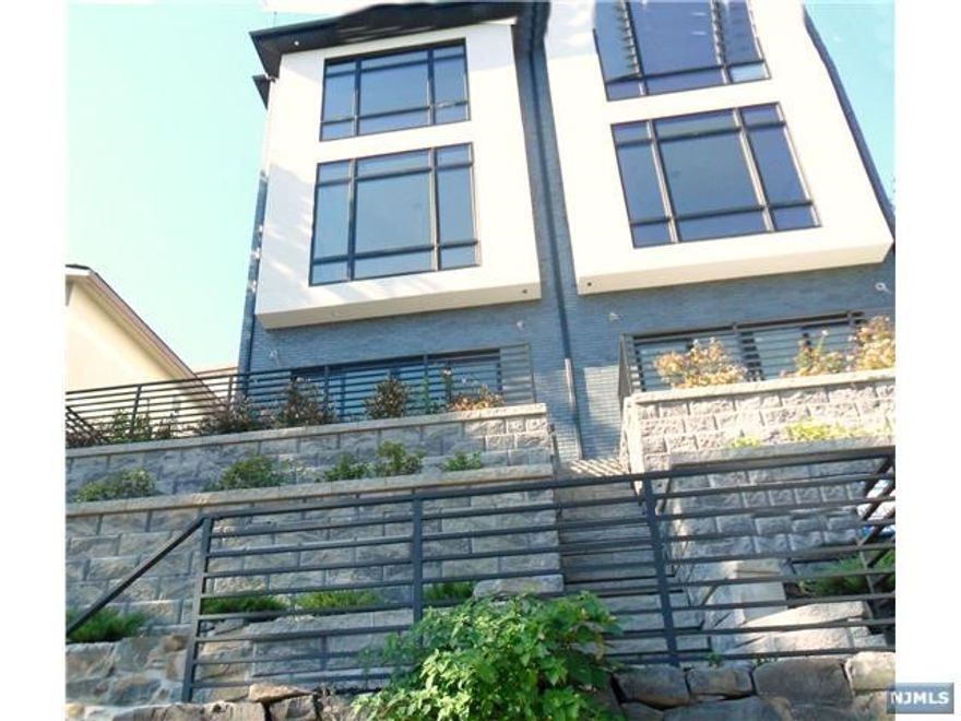 NEW CONSTRUCTION LUXURY DUPLEX. OVERSIZED LOT IN EDGEWATER NEW JERSEY WITH STUNNING VIEWS OF THE NYC SKYLINE AND HUDSON RIVER. APPROX. 4500 SQFT/ 4 LEVELS WITH 10FT CEILINGS/ 4 BEDROOMS / 4.5 BATHROOMS / AND MAGNIFICENT 800 SQ FOOT WRAP AROUND ROOFDECK. 2 CAR GARAGE, PELLA WINDOWS, PRIVATE ELEVATOR, CUSTOM KITCHEN AND BATHS, AND MOVIE THEATER ARE SOME OF THE FEATURES INCLUDED IN THIS HOME. KITCHEN WITH PROFESSIONAL GRADE APPLIANCES AND 11 FOOT CENTER ISLAND. LARGE MASTER BEDROOM, AND SPA LIKE MASTER BATH,. TOP FLOOR HAS ENTERTAINMENT ROOM, WET BAR WITH ACCESS TO ROOF AND BATHROOM