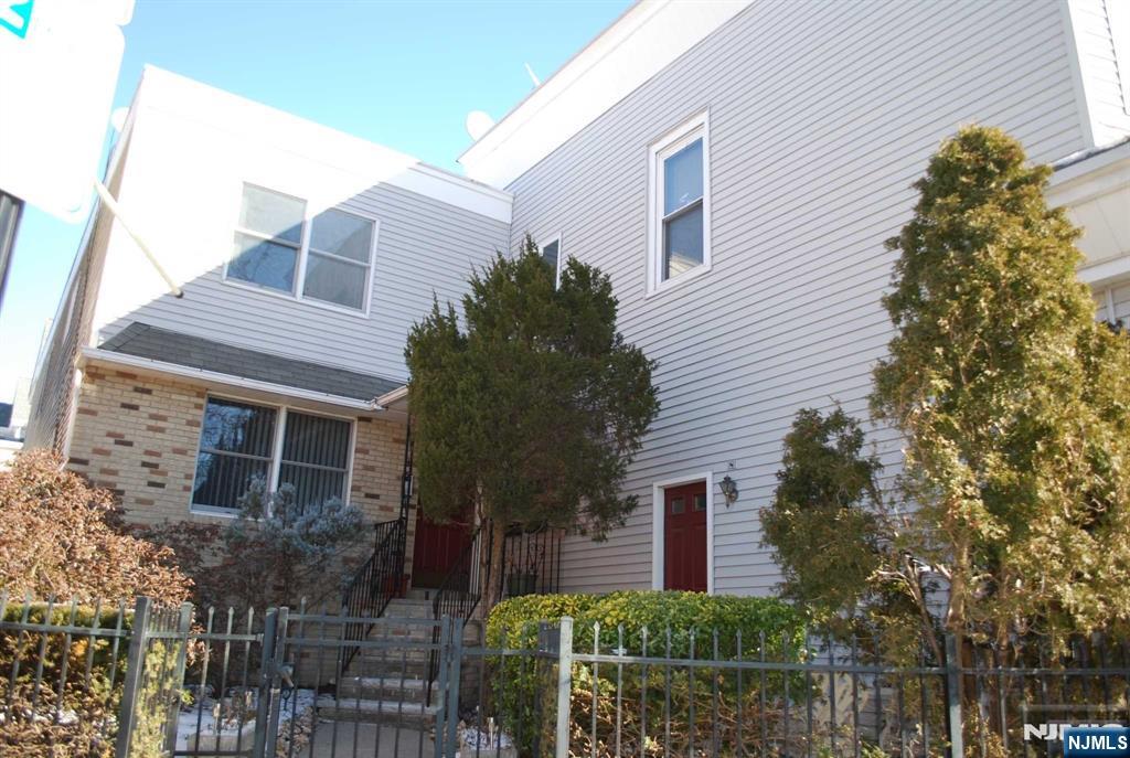 Rental Property at 267 Paterson Ave 2, East Rutherford, New Jersey - Bedrooms: 2 
Bathrooms: 1 
Rooms: 3  - $2,500 MO.