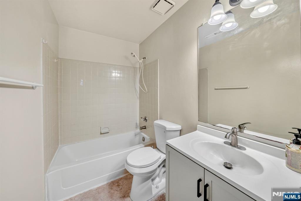 601 Ravens Crest Drive 601