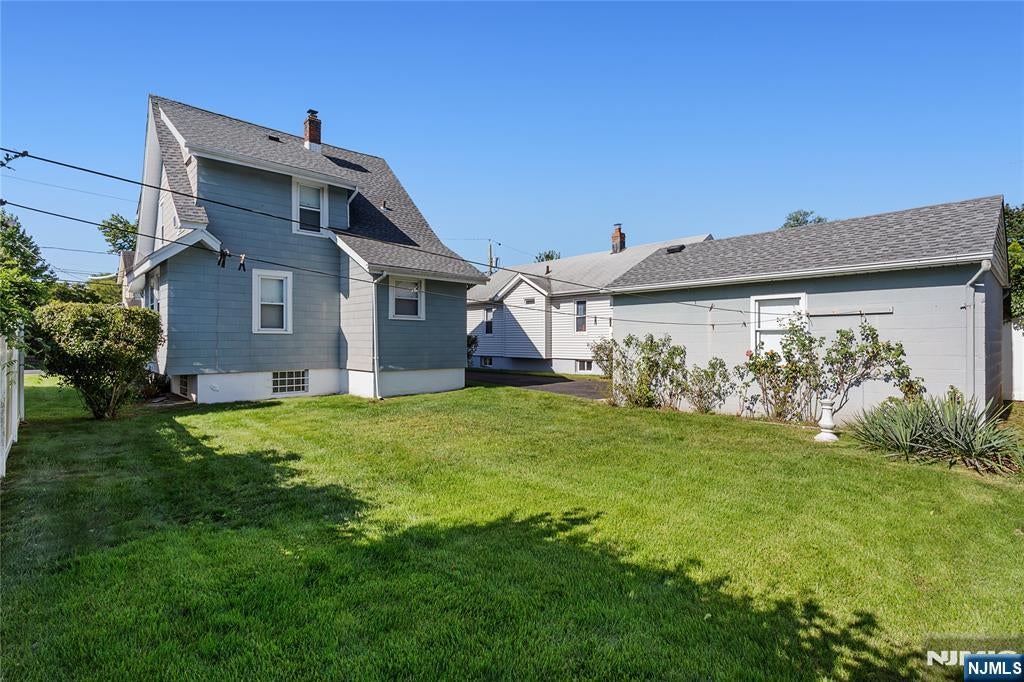 98 Davis Avenue