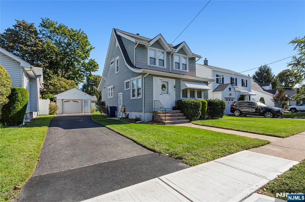 98 Davis Avenue